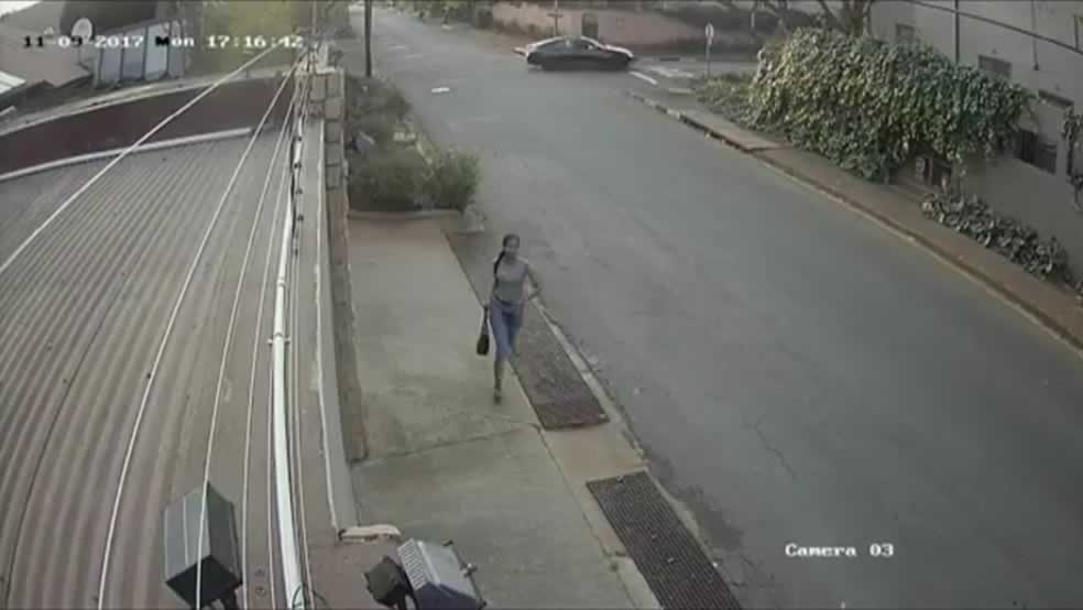 Estudante correu após ser liberada pelos ladrões (Foto: Reprodução)